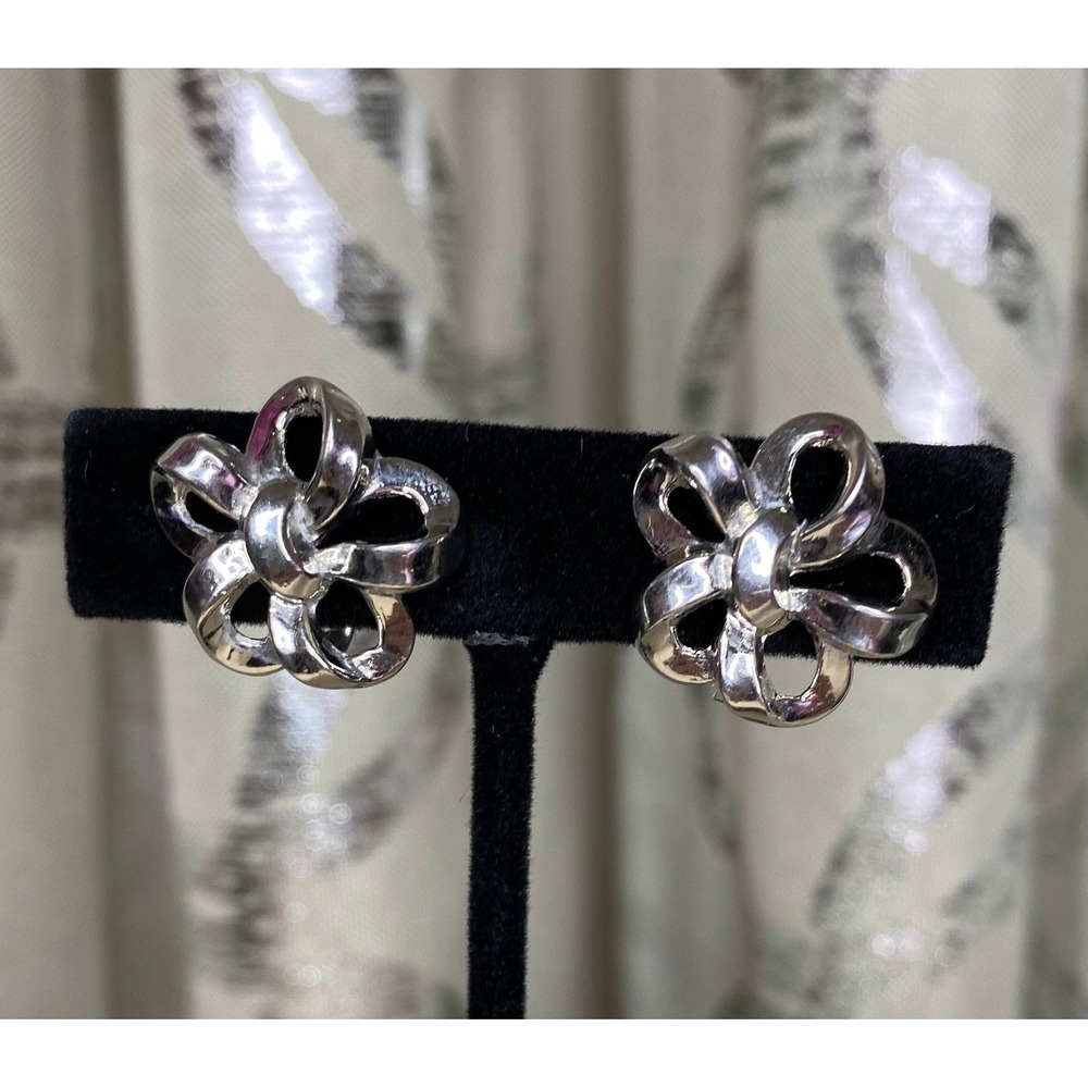 1970s Vintage Trifari Silvertone Bow Clip-on Earrings